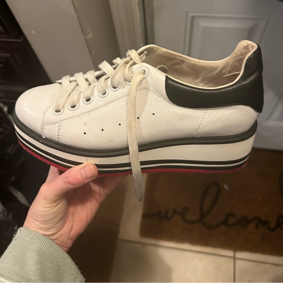 SIOBHAN SNEAKERS IN WHITE/ BLACK TUMBLE LEATHER - Picture 6 of 11